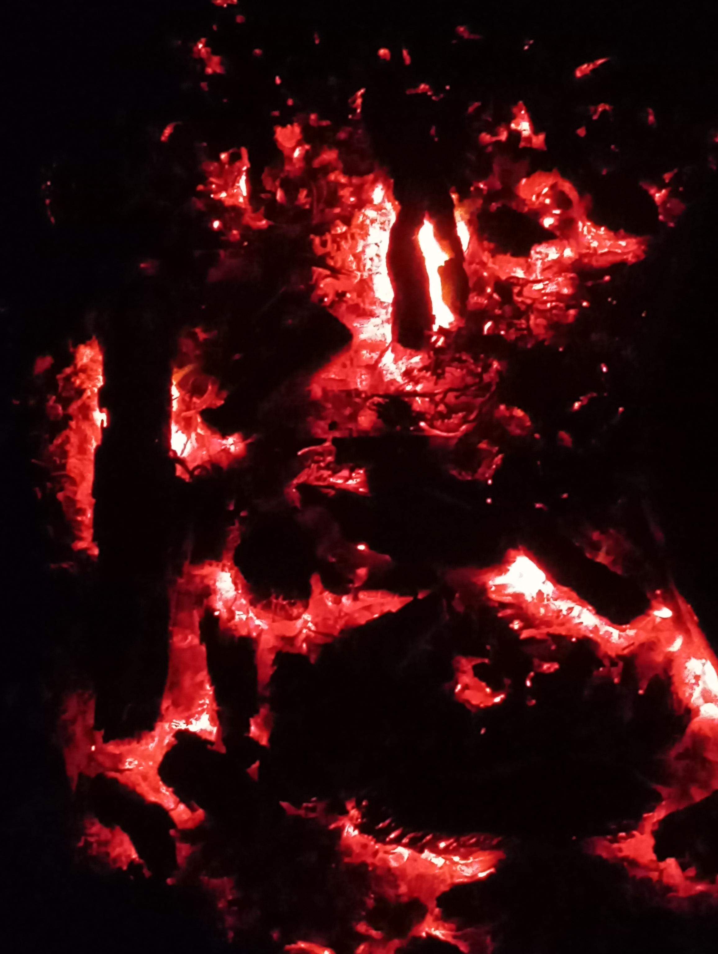 ogień-żar z bliska